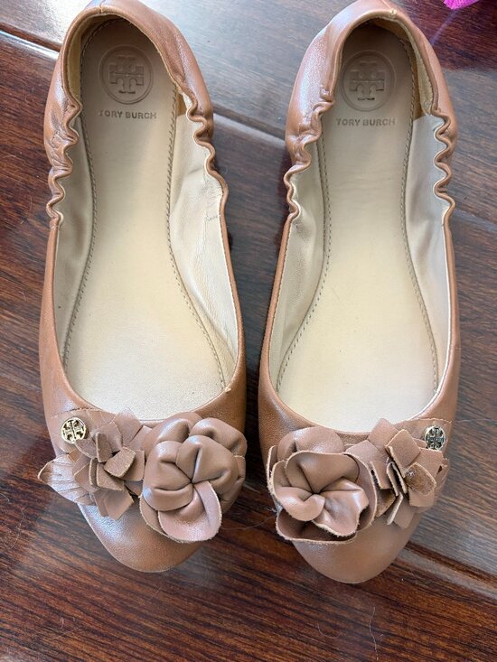 Tory Burch Shoes - Tory Burch leather ballet flats with floral appliqués
